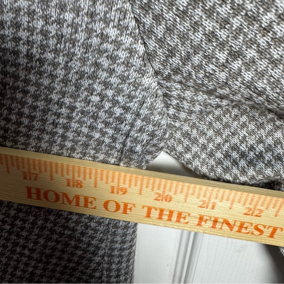 Lands' End Women's Gray and White Houndstooth Blazer - Picture 4 of 5